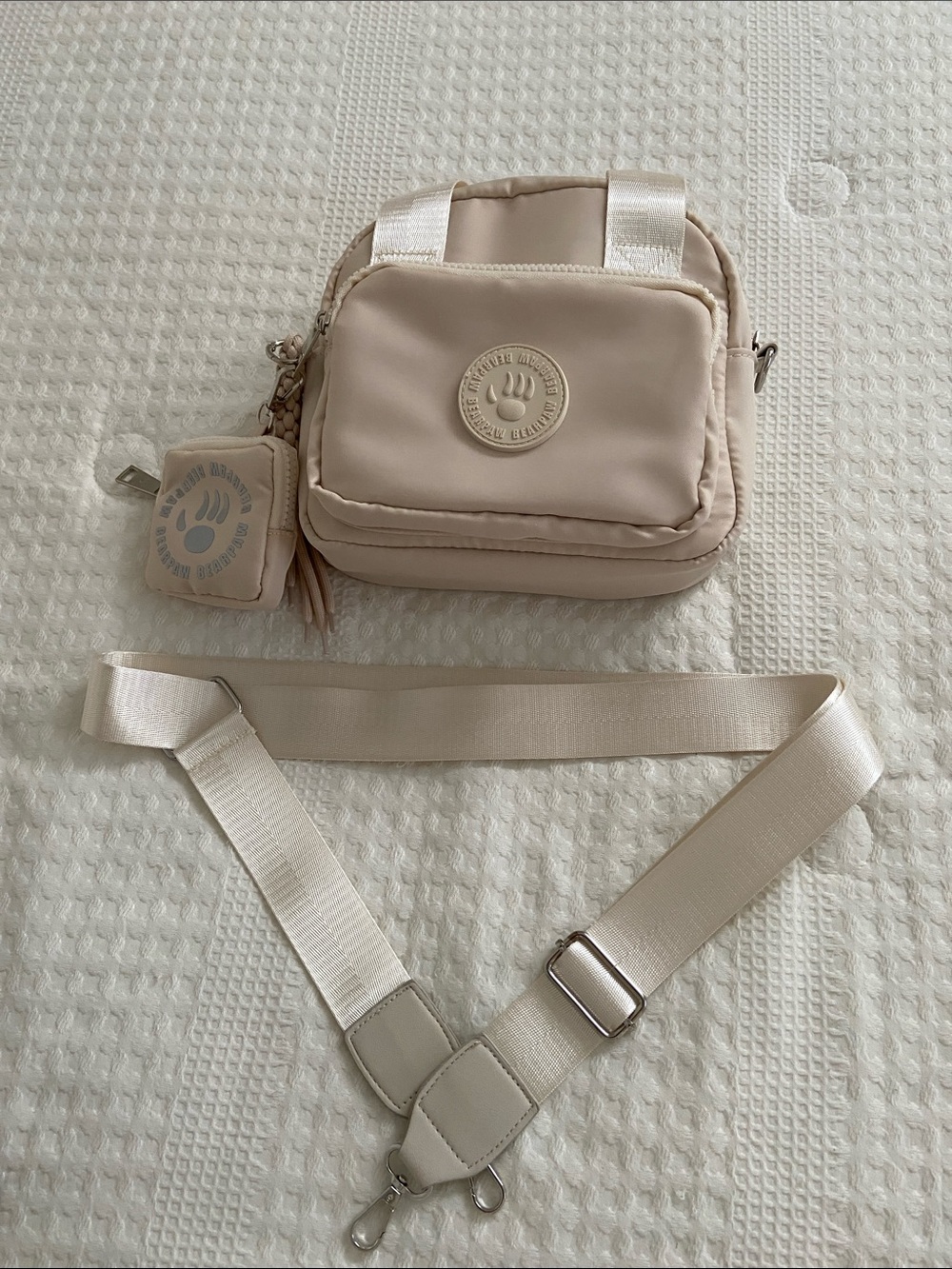 Bearpaw Crossbody Bag - Picture 2 of 9